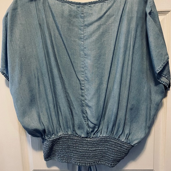 Women’s Venus Size Large denim look elastic detail top. - Picture 4 of 4